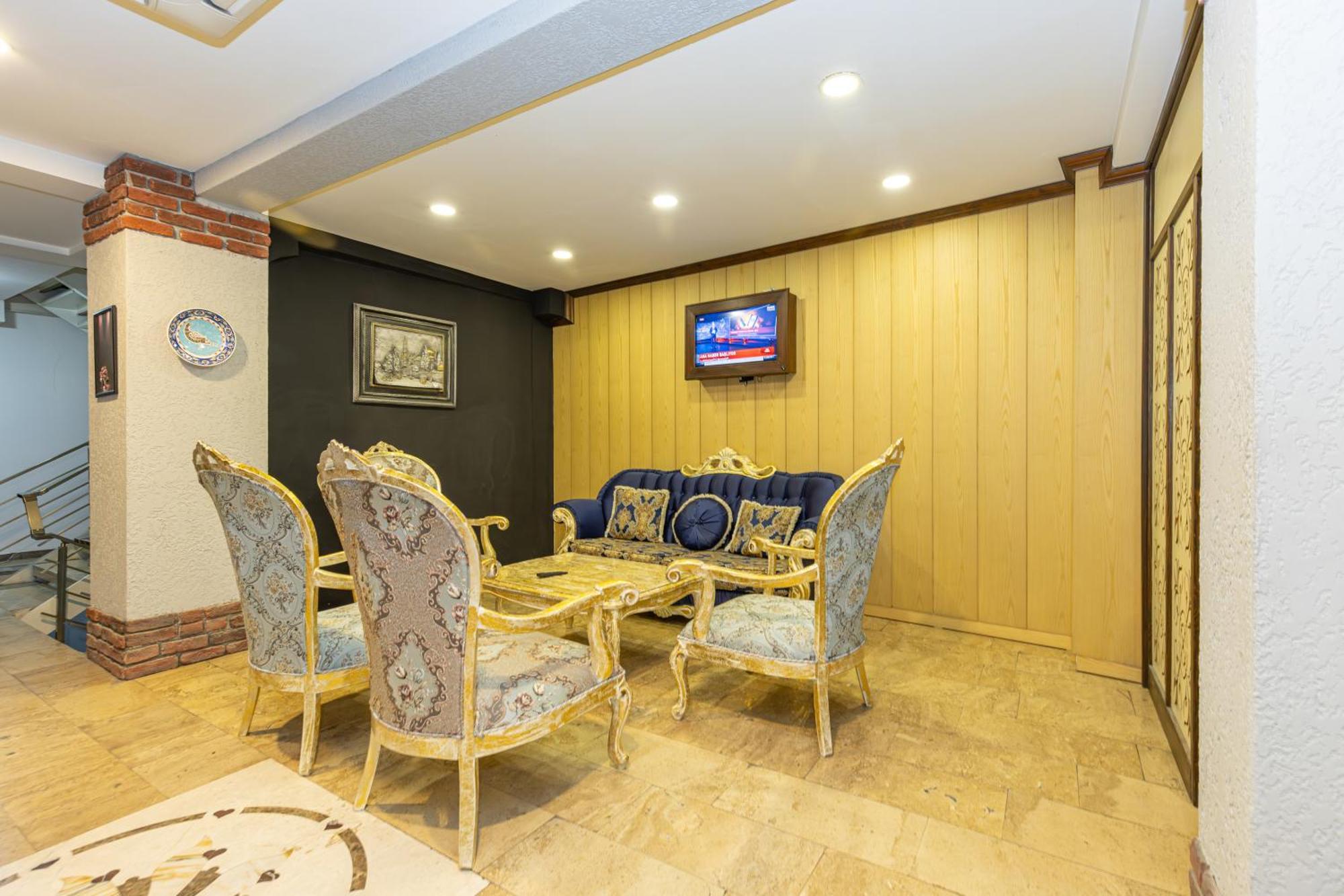 Hotel Grand Family